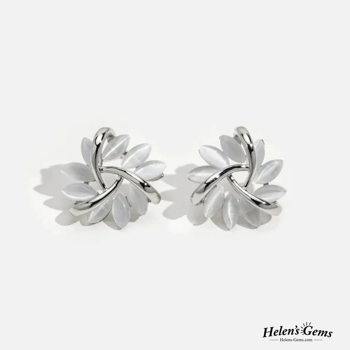 Elegante en Exquisite Opal Petal Circle Stud Oorbellen in Goud